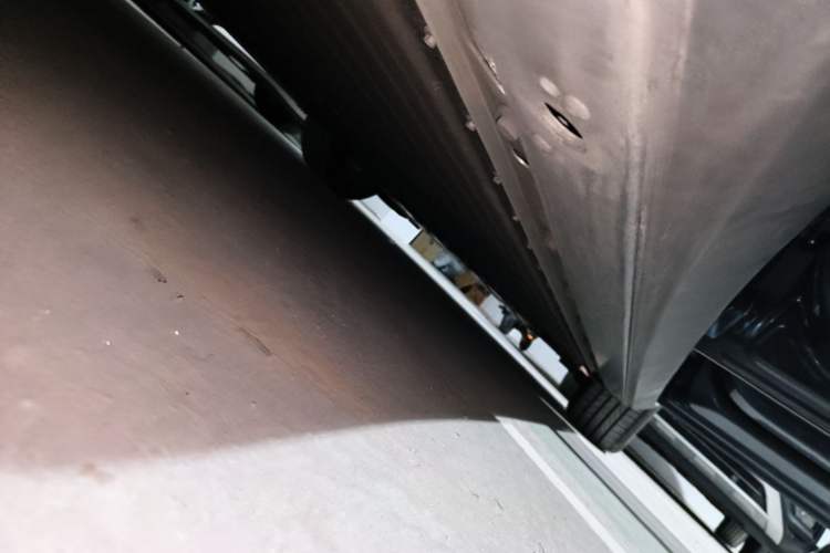 Used XPeng P7+ 2024 Long-Range Max Right Side Sill