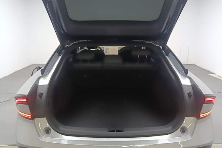 Used XPeng P7+ 2024 Long-Range Max Trunk