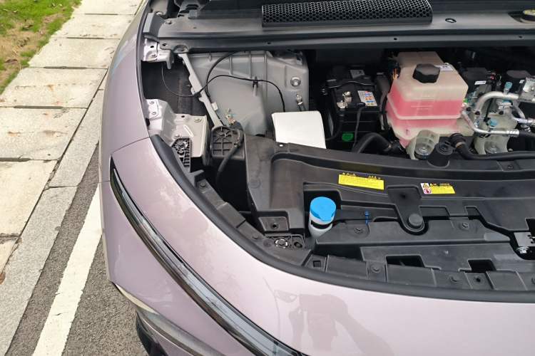 Used XPeng P7+ 2024 Long-Range Max Engine Bay Right