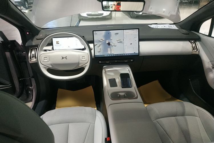Used XPeng P7+ 2024 Long-Range Max Center Console