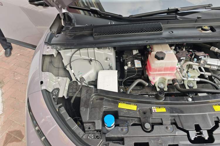 Used XPeng P7+ 2024 Long-Range Max Engine Bay Right