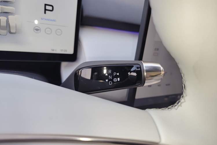 Used XPeng P7+ 2024 Long-Range Max Gear Lever