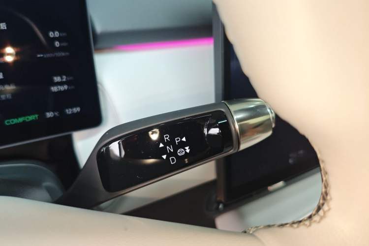 Used XPeng P7+ 2024 Long-Range Max Gear Lever