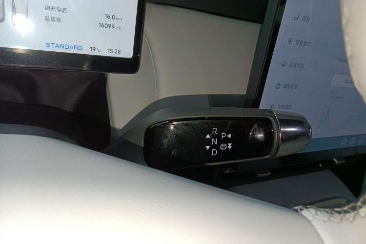 Used XPeng P7+ 2024 Long-Range Max Gear Lever