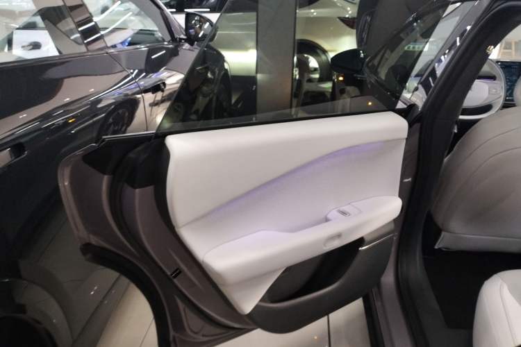 Used XPeng P7+ 2024 Long-Range Max Interior 8