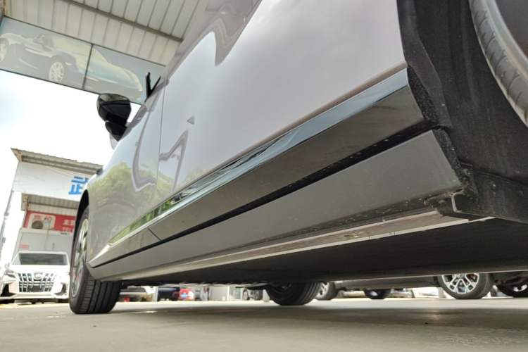 Used XPeng P7+ 2024 Ultra-Long Range Max Left Side Sill