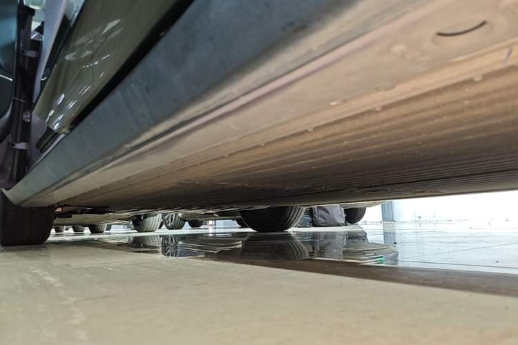 Used XPeng P7+ 2024 Long-Range Max Left Side Sill
