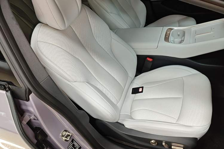 Used XPeng P7+ 2024 Long-Range Max Right Front Seat