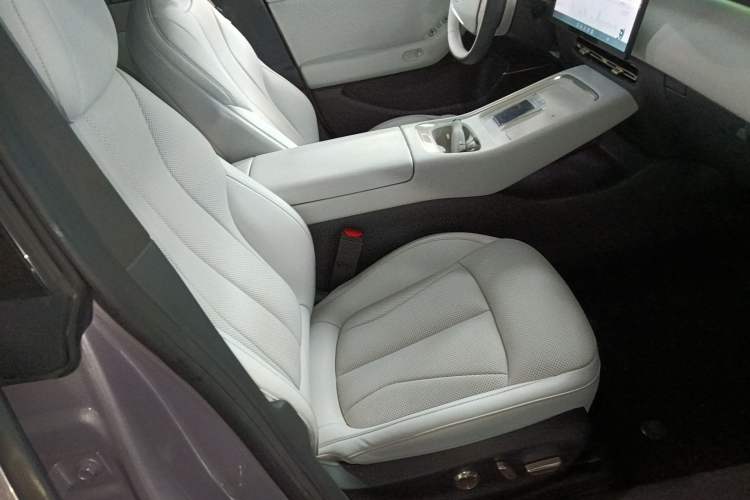 Used XPeng P7+ 2024 Long-Range Max Right Front Seat