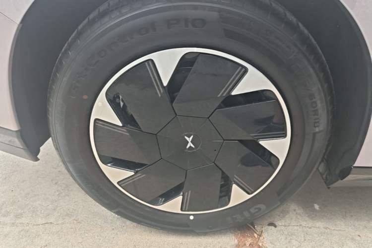 Used XPeng P7+ 2024 Long-Range Max Right Rear Wheel Hub
