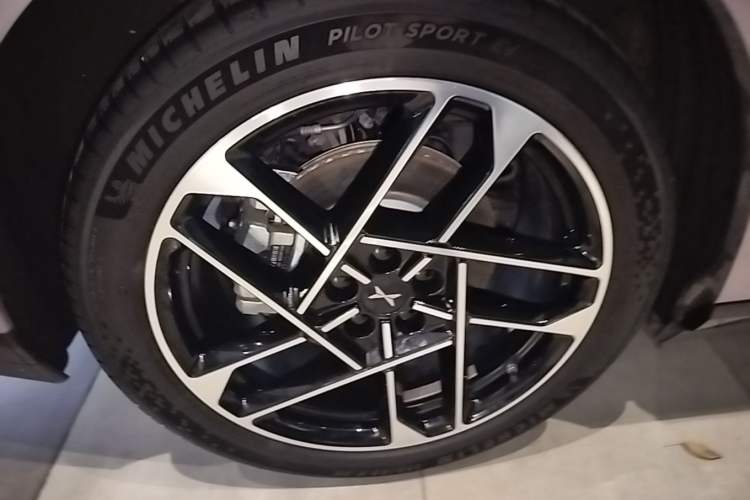 Used XPeng P7+ 2024 Ultra-Long Range Max Right Rear Wheel Hub