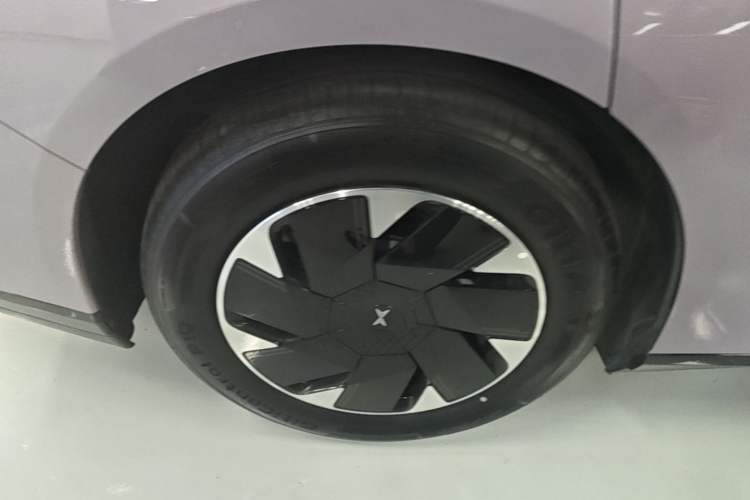 Used XPeng P7+ 2024 Long-Range Max Right Rear Wheel Hub
