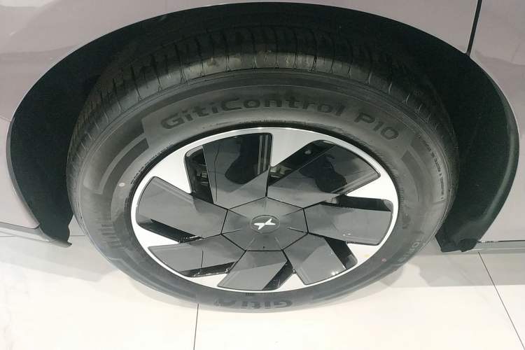 Used XPeng P7+ 2024 Long-Range Max Right Rear Wheel Hub