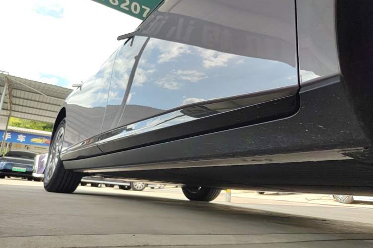 Used XPeng P7+ 2024 Ultra-Long Range Max Right Side Sill