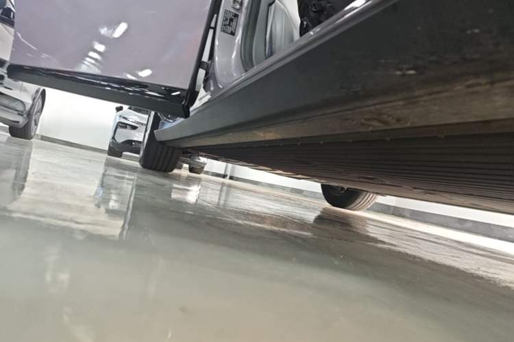 Used XPeng P7+ 2024 Long-Range Max Right Side Sill