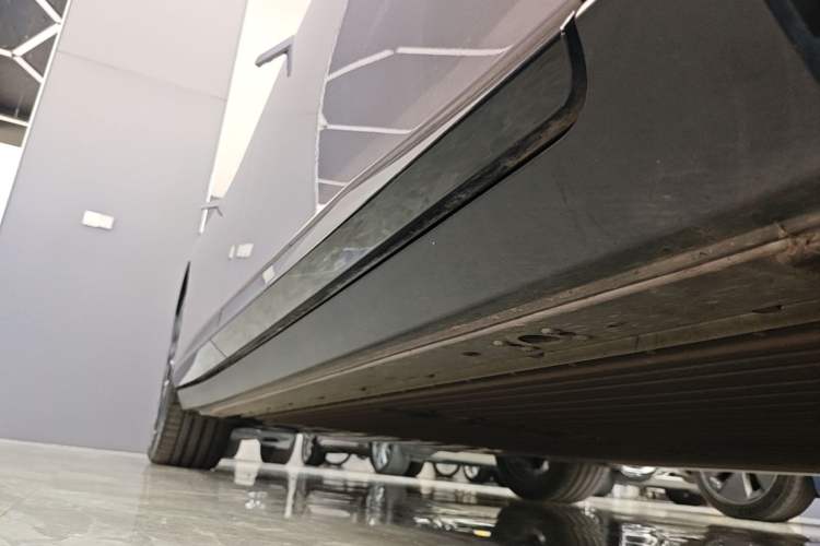 Used XPeng P7+ 2024 Long-Range Max Right Side Sill