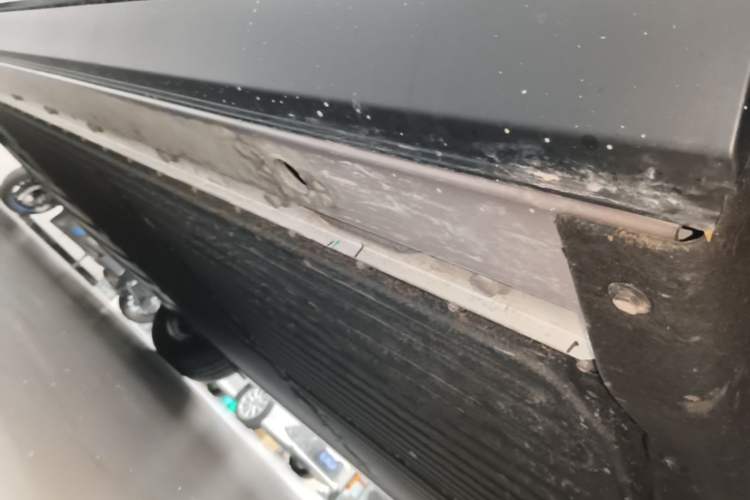 Used XPeng P7+ 2024 Long-Range Max Right Side Sill