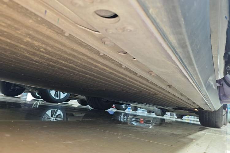 Used XPeng P7+ 2024 Long-Range Max Right Side Sill