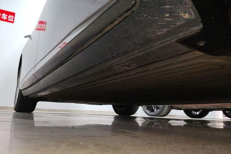 Used XPeng P7+ 2024 Long-Range Max Right Side Sill