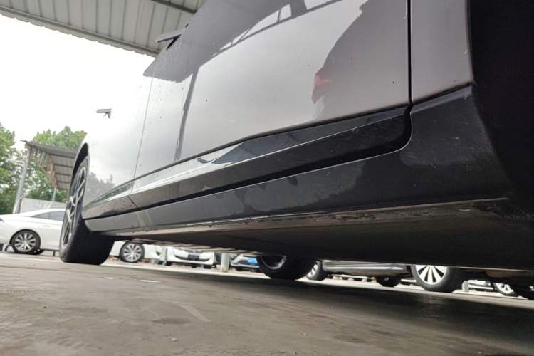 Used XPeng P7+ 2024 Long-Range Max Right Side Sill