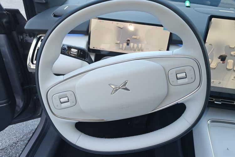 Used XPeng P7+ 2024 Long-Range Max Steering Wheel