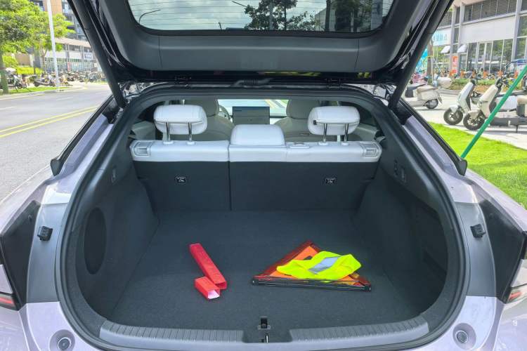 Used XPeng P7+ 2024 Ultra-Long Range Max Trunk