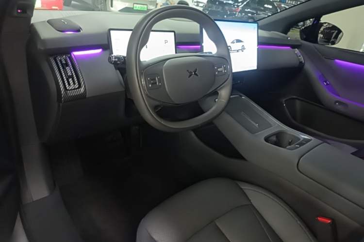Used XPeng P7+ 2024 Long-Range Max Center Console