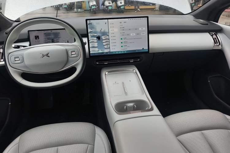 Used XPeng P7+ 2024 Long-Range Max Center Console