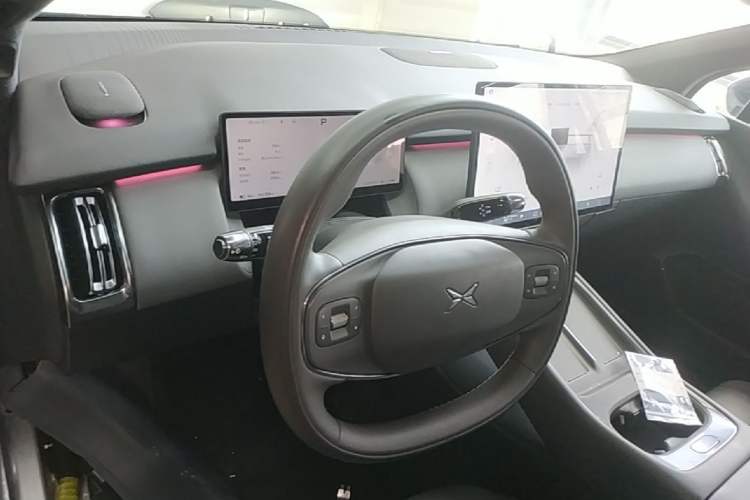 Used XPeng P7+ 2024 Long-Range Max Center Console