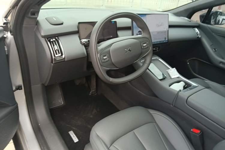 Used XPeng P7+ 2024 Long-Range Max Center Console