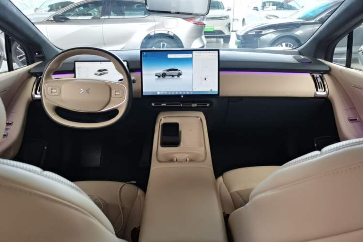 Used XPeng P7+ 2024 Long-Range Max Center Console