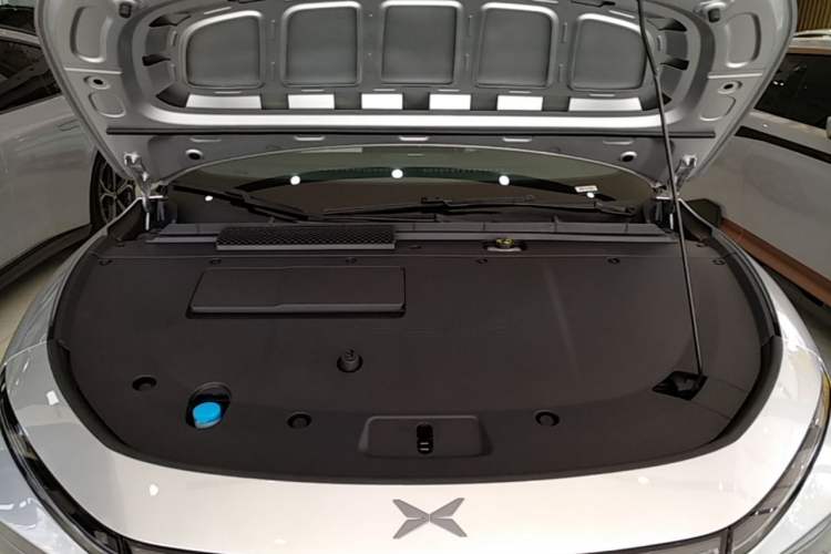 Used XPeng P7+ 2024 Ultra-Long Range Max Engine Bay