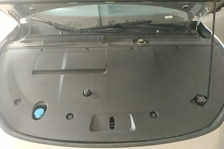 Used XPeng P7+ 2024 Ultra-Long Range Max Engine Bay