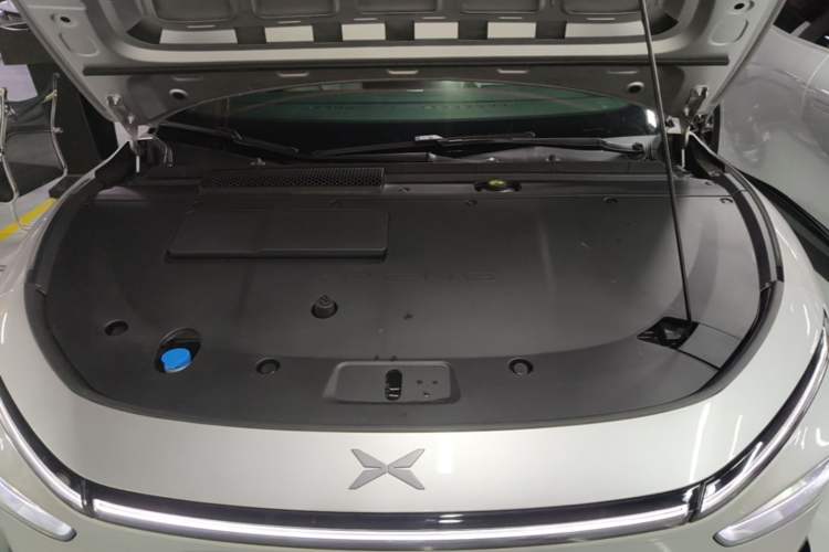 Used XPeng P7+ 2024 Ultra-Long Range Max Engine Bay