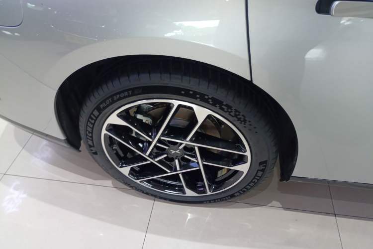 Used XPeng P7+ 2024 Long-Range Max Exterior 8