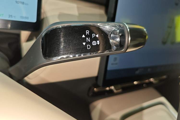 Used XPeng P7+ 2024 Long-Range Max Gear Lever