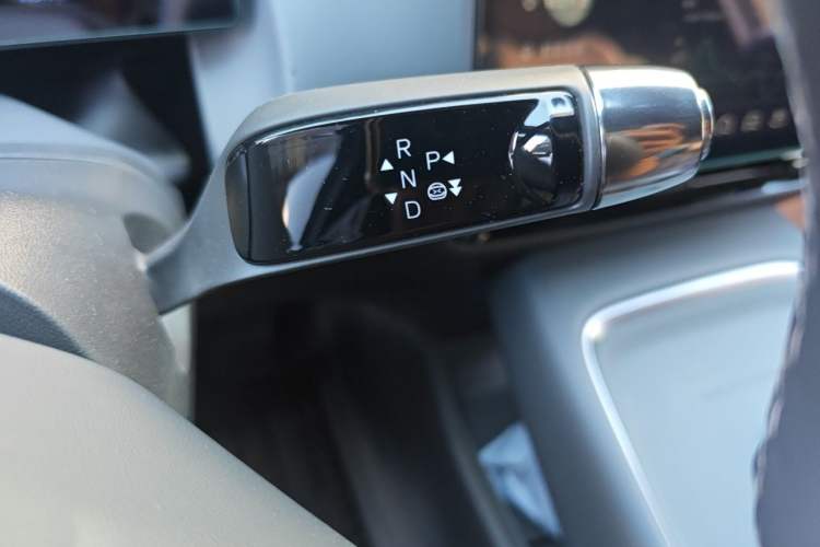 Used XPeng P7+ 2024 Long-Range Max Gear Lever
