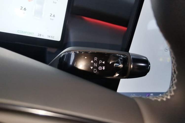 Used XPeng P7+ 2024 Ultra-Long Range Max Gear Lever