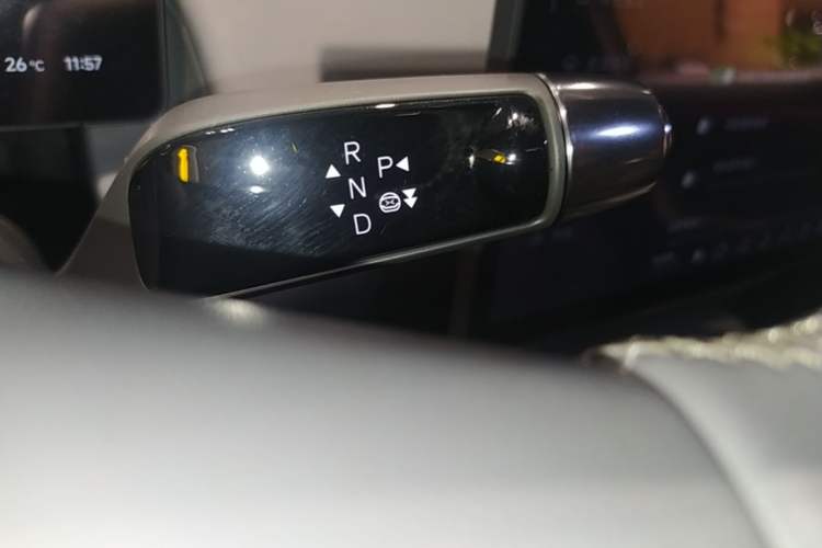 Used XPeng P7+ 2024 Long-Range Max Gear Lever