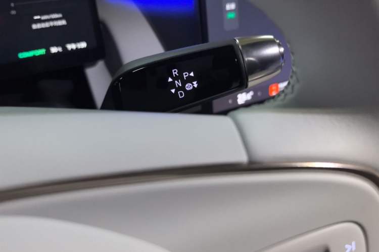 Used XPeng P7+ 2024 Long-Range Max Gear Lever