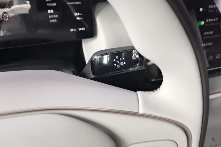 Used XPeng P7+ 2024 Long-Range Max Gear Lever