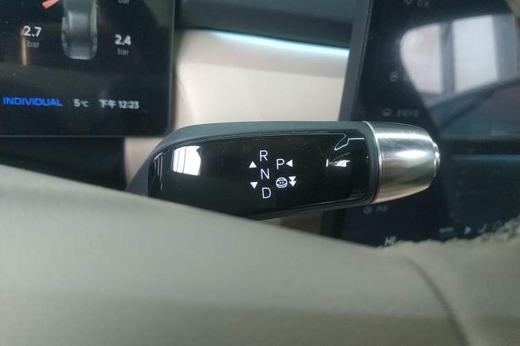 Used XPeng P7+ 2024 Long-Range Max Gear Lever