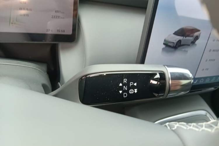 Used XPeng P7+ 2024 Long-Range Max Gear Lever
