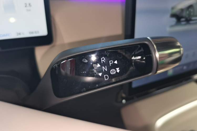 Used XPeng P7+ 2024 Long-Range Max Gear Lever