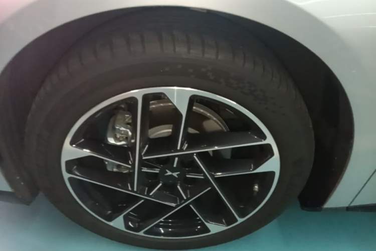 Used XPeng P7+ 2024 Long-Range Max Left Front Wheel Hub