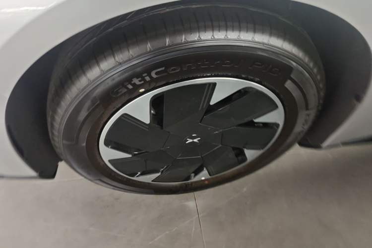 Used XPeng P7+ 2024 Ultra-Long Range Max Left Front Wheel Hub