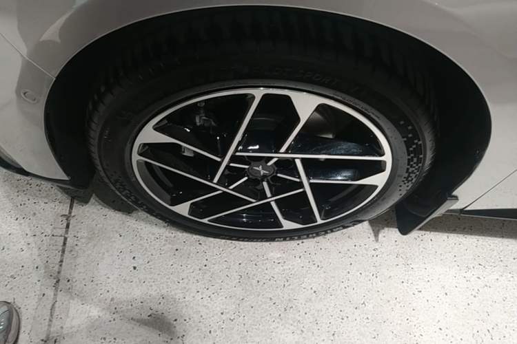 Used XPeng P7+ 2024 Long-Range Max Left Front Wheel Hub