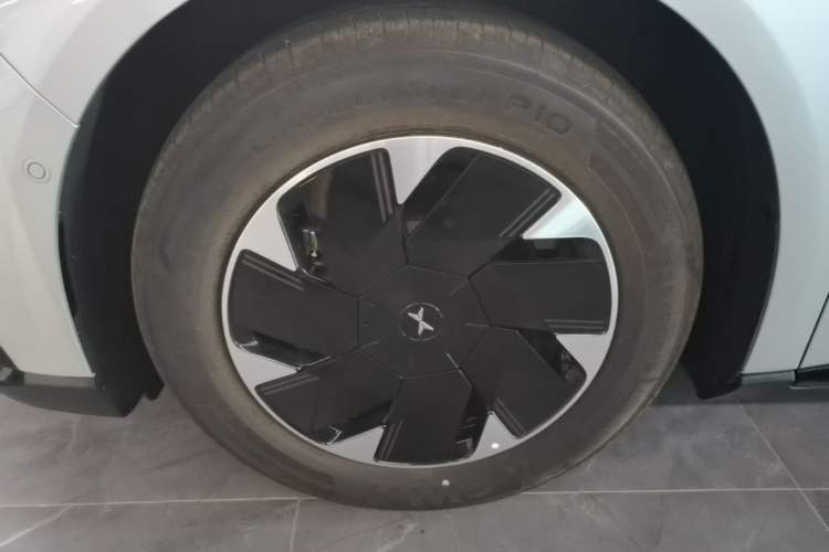 Used XPeng P7+ 2024 Ultra-Long Range Max Left Front Wheel Hub