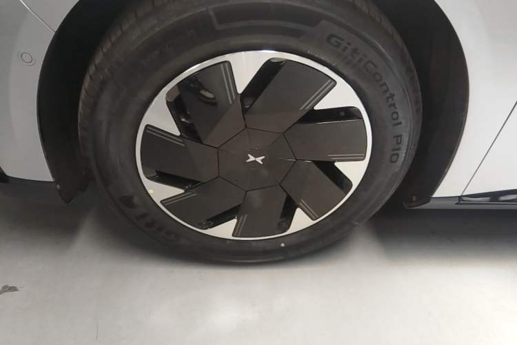 Used XPeng P7+ 2024 Long-Range Max Left Front Wheel Hub