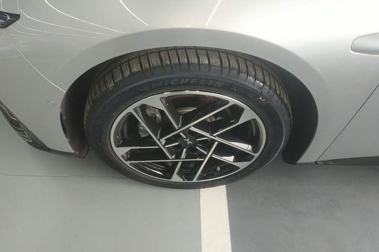 Used XPeng P7+ 2024 Long-Range Max Left Front Wheel Hub